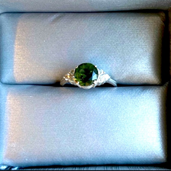 Sterling Silver and Peridot Ring, Size 6.5 - Picture 1 of 5